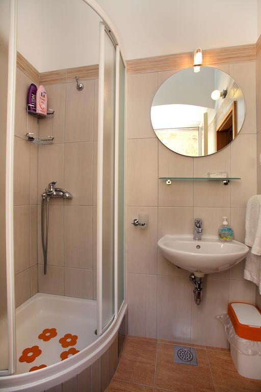Room Mira โตรกีร์ ภายนอก รูปภาพ