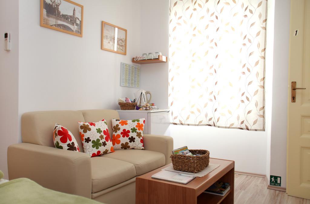 Room Mira โตรกีร์ ภายนอก รูปภาพ