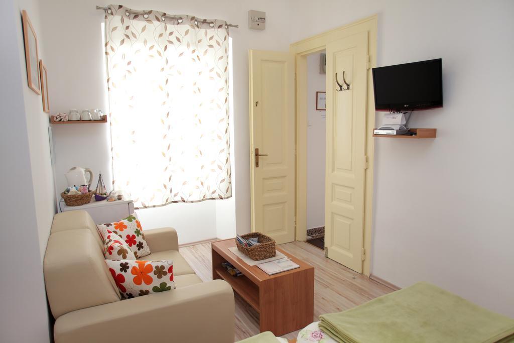 Room Mira โตรกีร์ ภายนอก รูปภาพ
