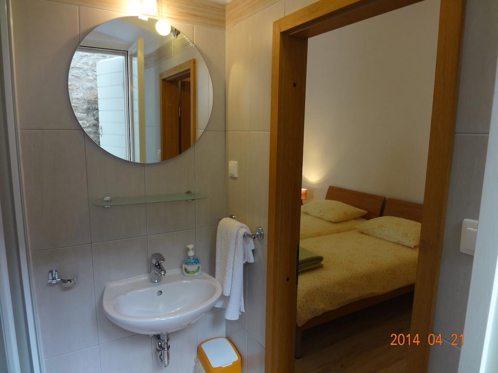 Room Mira โตรกีร์ ภายนอก รูปภาพ